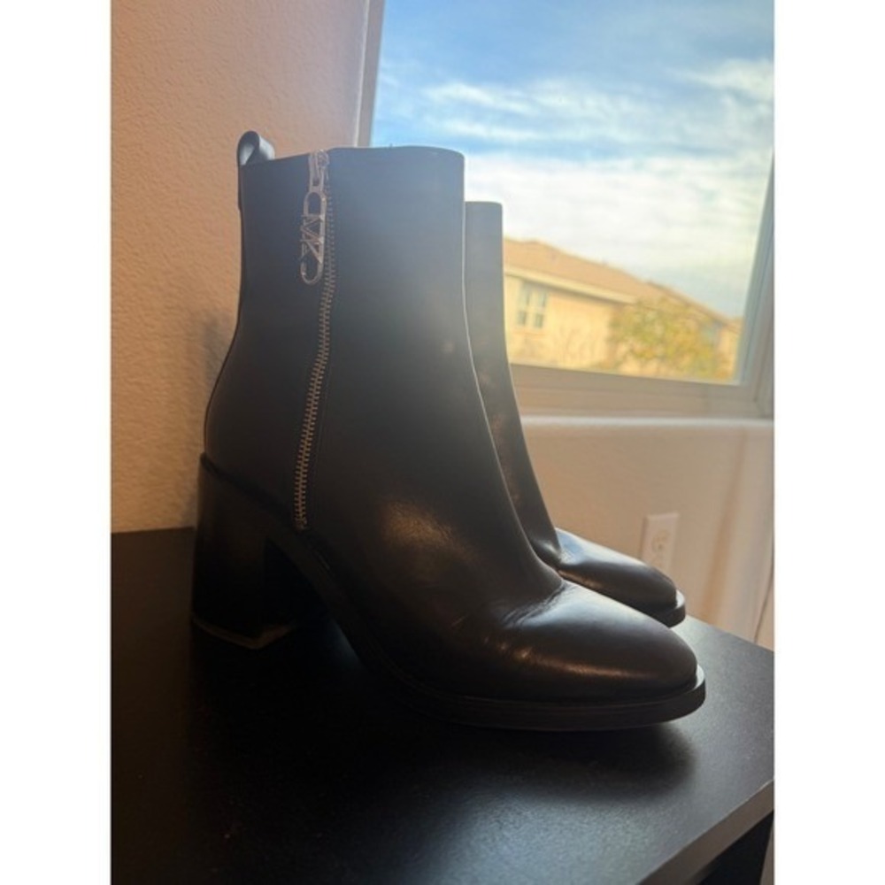 Michael Kors Black Leather Side Zip Block Heel Ankle Boots Women's Size 10 - Picture 3 of 11